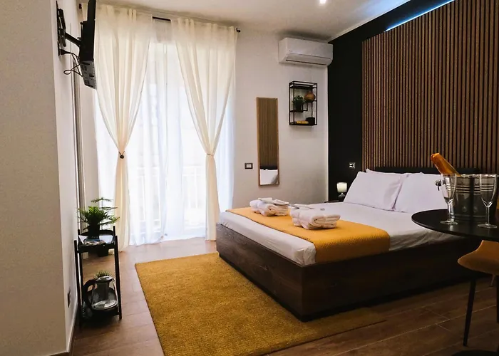 Blackwoody Contemporary Rooms - Napoli Centro Storico