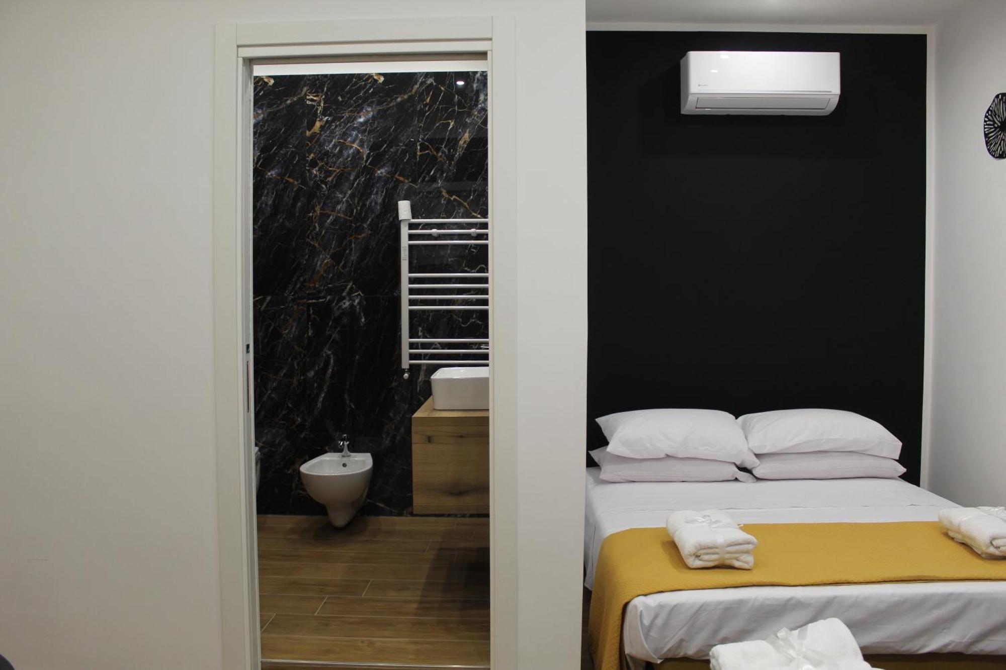 Guest house Blackwoody Contemporary - Centro Storico Naples