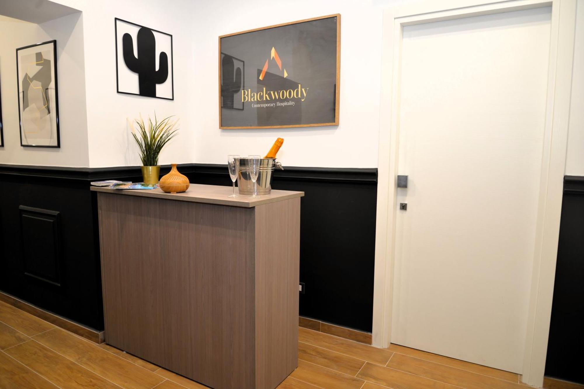 Blackwoody Contemporary - Centro Storico Guest house Naples