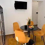 Blackwoody Contemporary Rooms - Napoli Centro Storico